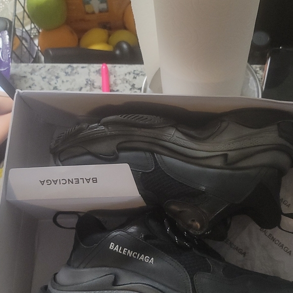 BALENCIAGA Triple S Size 41 - Picture 7 of 10